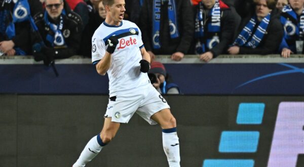 250212 Champions League Knock Out Club Brugge vs Atalanta Mario Pasalic 8 of Atalanta celebrates after scoring the 1-1 equalizer goal during a soccer game between Belgian Club Brugge KV and Italian Atalanta Bergamo in the UEFA Champions League Knockout phase play-offs leg 1 of the 2024-25 season, on Wednesday 12 February 2025 in Brugge , Belgium . photo Isosport Brugge Belgium Copyright: xDavidxCatryx 20250212DC2_0596,Image: 962885540, License: Rights-managed, Restrictions: PUBLICATIONxNOTxINxBELxUKxUSA, Model Release: no, Credit line: David Catry / imago sportfotodienst / Profimedia