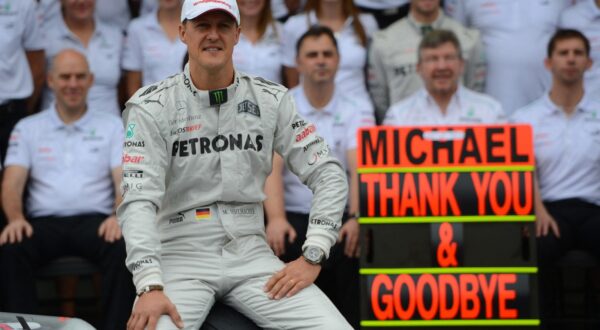 German Formula One driver Michael Schumacher poses with the Mercedes team in the pits on November 25, 2012 at the Interlagos speedway in Sao Paulo, Brazil.  Schumacher will retire from the F-1 after the Brazilain frand prix.       AFP  PHOTO / YASUYOSHI CHIBA / POOL,Image: 146747276, License: Rights-managed, Restrictions: , Model Release: no, Credit line: YASUYOSHI CHIBA / AFP / Profimedia