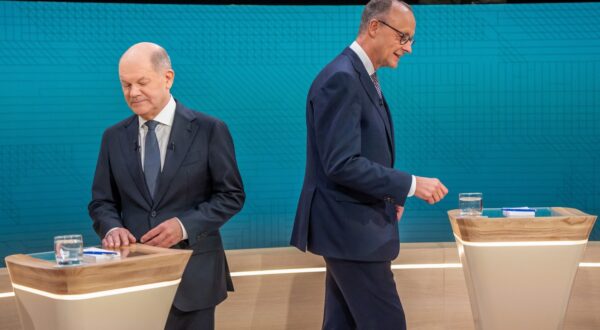 German Chancellor Olaf Scholz (L), main candidate for the Social Democratic Party (SPD), and Friedrich Merz, main candidate and chairman of the Christian Democratic Union (CDU) take up their positions prior to the TV debate joint hosted by public broadcasters ARD and ZDF in Berlin on February 9, 2025, ahead of parliamentary elections due to take place on February 23, 2025.,Image: 961634159, License: Rights-managed, Restrictions: ALTERNATE CROP, Model Release: no, Credit line: Michael Kappeler / AFP / Profimedia