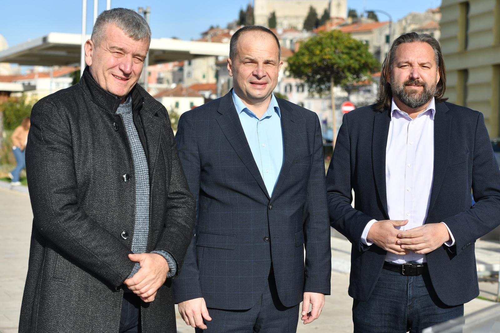 01.02.2025., Sibenik - Predsjednik SDP-a Sinisa Hajdas Doncic predstavio kandidate SDP-a za gradonacelnika Sibenika Toncija Restovica i Sibensko-kninskog zupana Petra Baranovica. Photo: Hrvoje Jelavic/PIXSELL