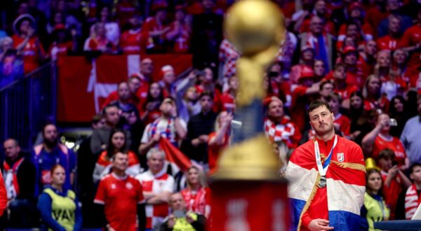 02.02.2025., Unity Arena, Oslo, Norveska - IHF Svjetsko rukometno prvenstvo 2025. Svecana ceremonija dodjele medalja. Prvo mjesto osvojila je Danska, drugo Hrvatska, a trece Francuska reprezentacija. Domagoj Duvnjak. Photo: Sanjin Strukic/PIXSELL