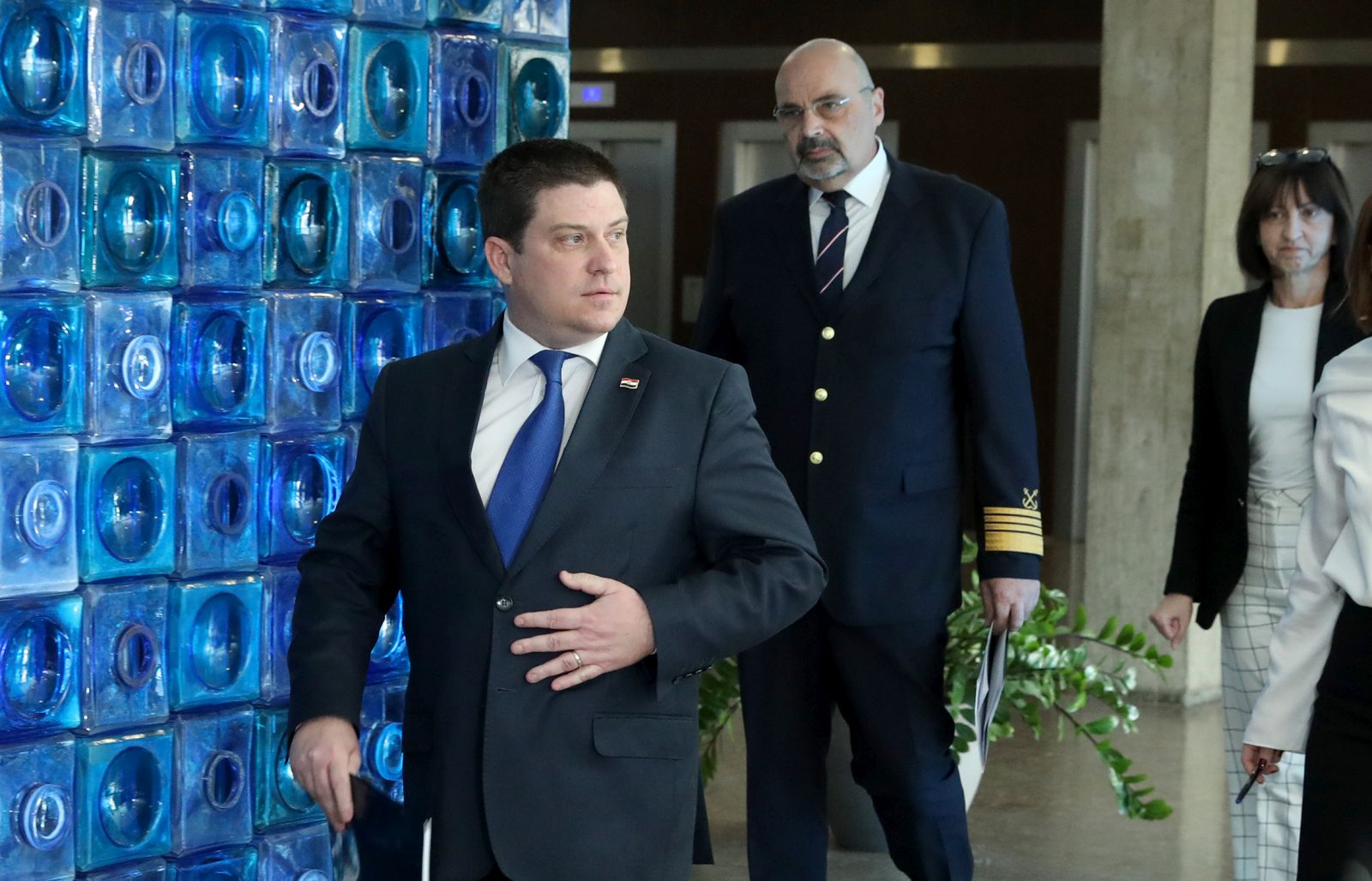 03.02.2025., Zagreb - Potpredsjednik Vlade i ministar mora, prometa i infrastrukture Oleg Butkovic dolazi na konferenciju za medije u prostorijama Ministarstva mora, prometa i infrastrukture nakon sto je ministarstvo objavilo izvjesce o provedenim izvidima pomorskih prekrsaja vezano uz nesrecu broda "Lastovo" u kojoj su smrtno stradala tri clana posade koja se dogodila 11. kolovoza 2024. godine. Photo: Robert Anic/PIXSELL