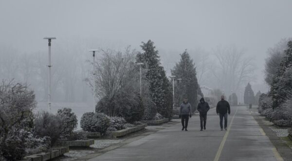 05.01.2025., Osijek - Maglovito i hladno jutro malobrojni osjecani vrijeme proveli vani uz Dravu. Photo: Davor Javorovic/PIXSELL