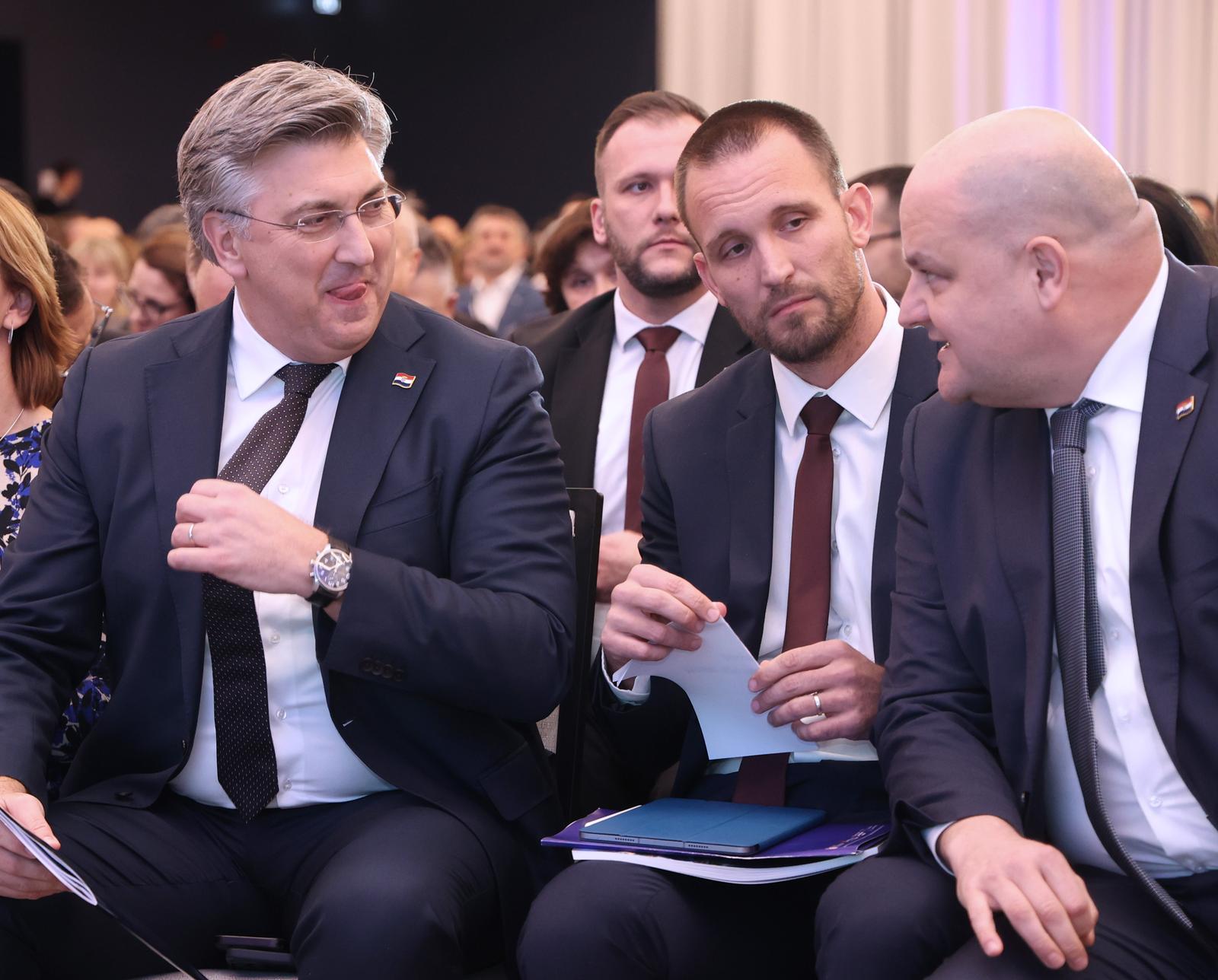 05.12.2024., Sibenik - U Amadria parku u Solarisu odrzana je konferencija Dani regionalnog razvoja i EU fondova. Svecano su dodjeljena priznanja za Najbolji grad 2024, Najbolji EU projekt 2024 i Od izvora do mora. Photo: Dusko Jaramaz/PIXSELL