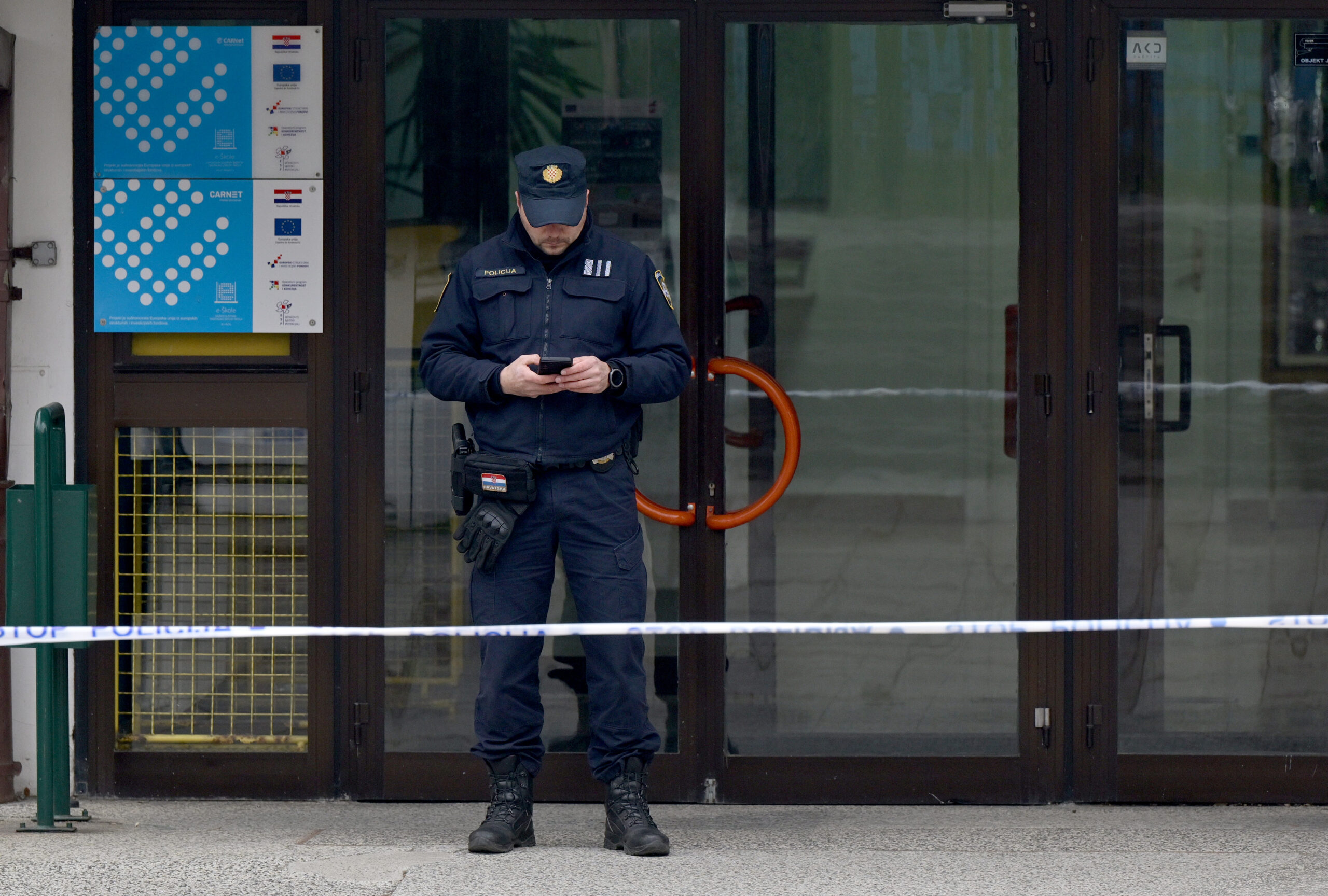 06.02.2025., Zagreb - Prirodoslovna skola Vladimira Preloga.  Nekoliko zagrebackih skola dobilo je dojave o postavljenim eksplozivnim napravama. Photo: Neva Zganec/PIXSELL