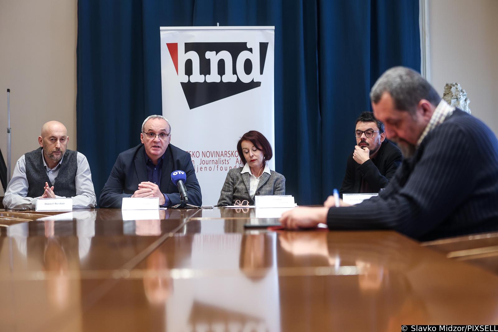 06.02.2025., Zagreb - Konferencija za medije u Novinarskom domu povodom osnivanja Zbora novinara digitalnih radiopostaja. glavni urednik Radio Tvornice Danijel Berdais, predsjednik Hrvatskog novinarsokg drustva (HND) Hrvoje Zovko, glavna urednica Radio Nacionala Zrinka Vrabec-Mojzes, predsjednik Zbora novinara digitalnih radija Denis Murkovic Photo: Slavko Midzor/PIXSELL