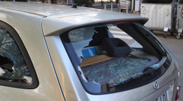 06.09.2020., Split - Porazbijano osobno vozilo pored Tesline ulice u Splitu. Policija je tijekom jutra obavila ocevid.rPhoto: Ivo Cagalj/PIXSELL