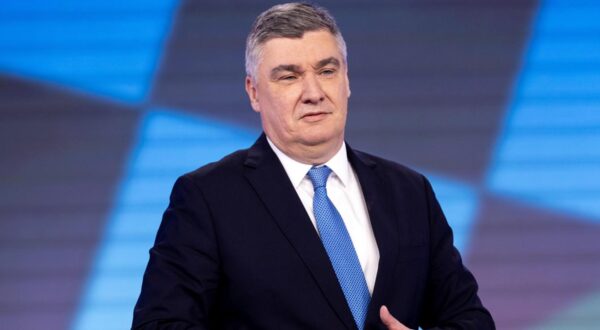 07.001.025., Zagreb - Suceljavanje predsjednickih kandidata Zorana Milanovica i Dragana Primoraca na HRT-u. Na slici Zoran Milanovic Photo: Damir Sencar/HINA/POOL/PIXSELL