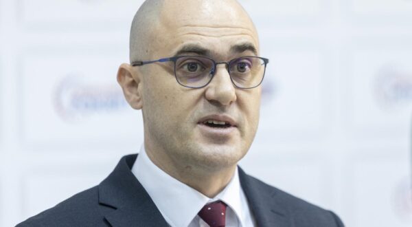 07.02.2025., Vukovar - Glavni tajnik Domovinskog pokreta Josip Dabro na konferenciji za medije na temu razrjesenje Uprave Hrvatskih suma. Photo: Borna Jaksic/PIXSELL