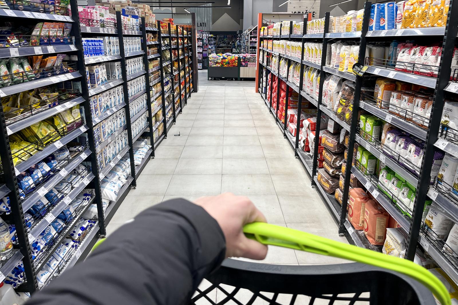 07.02.2025., Sarajevo, Bosna i Hercegovina - Danas je u BiH na inicijativu gradjana organiziranih pod nazivom "Bojkot BiH" zapoceo dvodnevni bojkot kupovine u supermarketima. Photo: Armin Durgut/PIXSELL