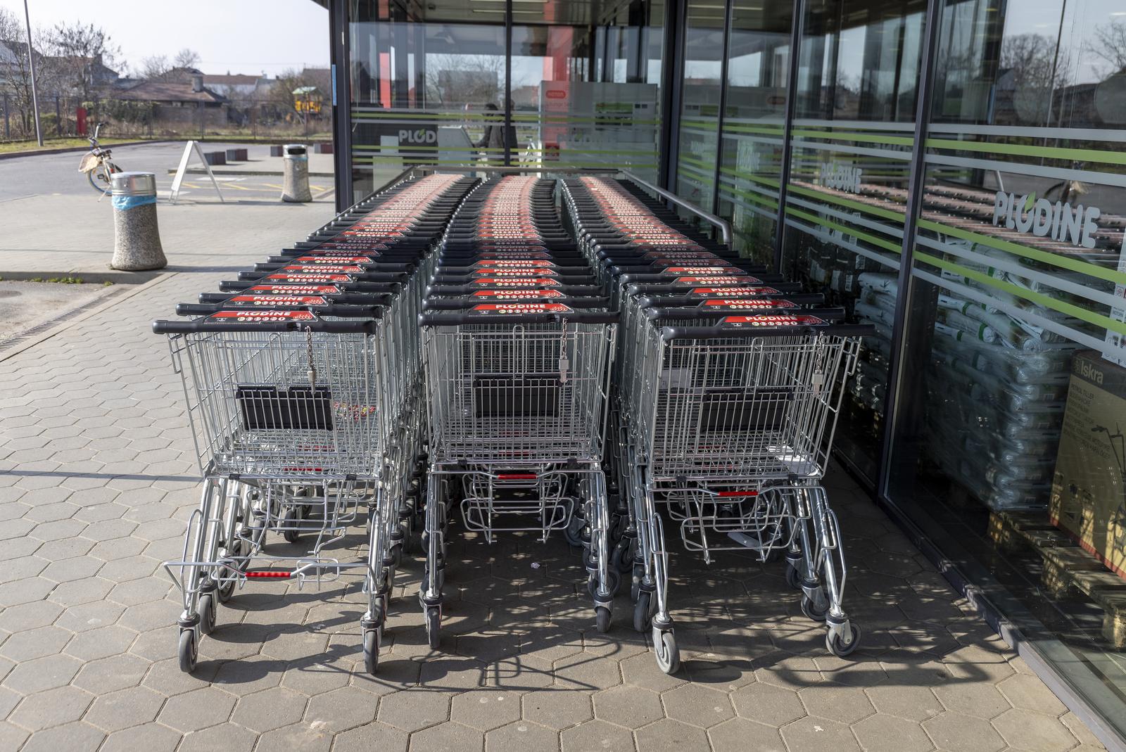 07.02.2025., Osijek - Trgovacki centri na podrucju Osijeka tijekom treceg opceg bojkota trgovina u Hrvatskoj. Plodine Photo: Davor Javorovic/PIXSELL