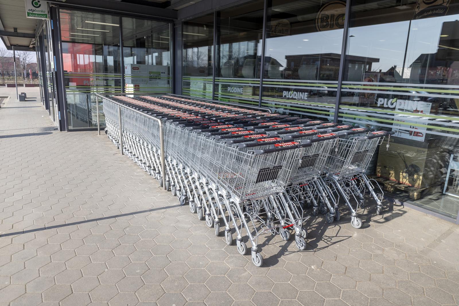 07.02.2025., Osijek - Trgovacki centri na podrucju Osijeka tijekom treceg opceg bojkota trgovina u Hrvatskoj. Plodine Photo: Davor Javorovic/PIXSELL