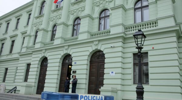r08.01.2020., Osijek - Dojava o podmetnutoj bombi u zgradi Zupanijskog suda u Osijeku.rPhoto: Dubravka Petric/PIXSELL