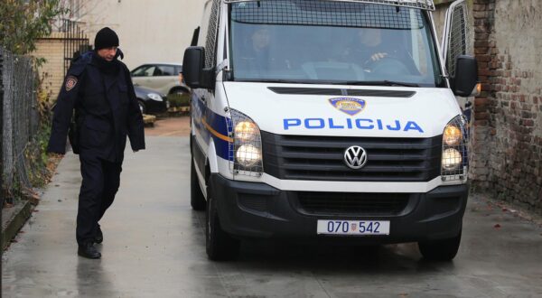 09.11.2016., Osijek - Policija privela osumnjicenog za ubojstvo djevojke  koja je pronadjena mrtva na zeljeznickoj stanici u selu Koska pokraj Nasica. "nPhoto: Davor Javorovic/PIXSELL