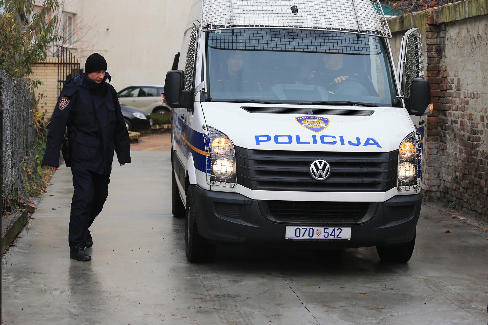 09.11.2016., Osijek - Policija privela osumnjicenog za ubojstvo djevojke  koja je pronadjena mrtva na zeljeznickoj stanici u selu Koska pokraj Nasica. "nPhoto: Davor Javorovic/PIXSELL