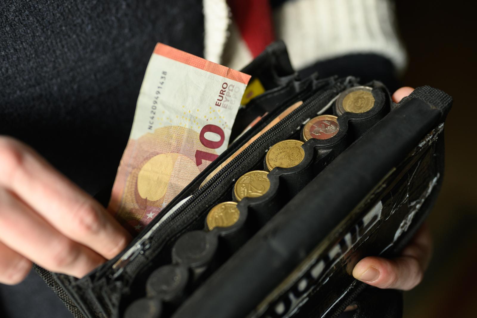 10.01.2024., Zagreb - Konobarice iz kafica Tres Chic u Vlaskoj ulici govore o velicini napojnica - baksisa od uvodjenja eura.  Photo: Davor Puklavec/PIXSELL