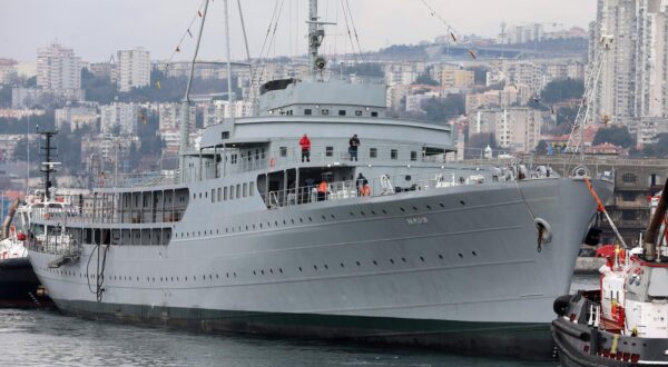 10.02.2025., Rijeka - Brod galeb dotegljen je iz Kraljevickog brodogradilista Dalmont u rijecku luku gdje je privezan uz lukobran Mololongo. Photo: Goran Kovacic/PIXSELL