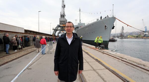 10.02.2025., Rijeka - Brod galeb dotegljen je iz Kraljevickog brodogradilista Dalmont u rijecku luku gdje je privezan uz lukobran Mololongo. gradonacelnik Rijeke Marko Filipovic Photo: Goran Kovacic/PIXSELL