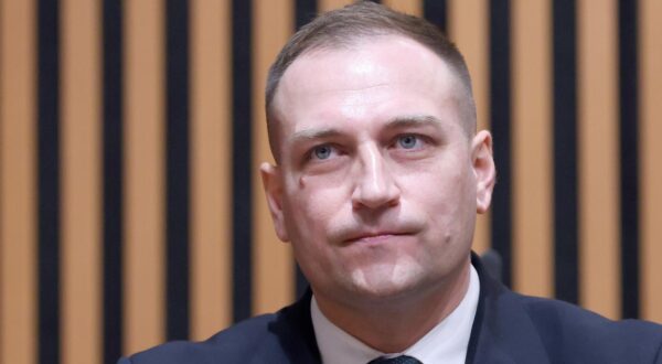 11.02.2025., Zagreb - Nakon odgode Sabor je danas glasovanjem potvrdio novog ministra poljoprivrede Davida Vlajcica. Za izbor novog ministra glasovali su i zastupnici Domovinskog pokreta pa i dosadasnji ministar Josip Dabro. Photo: Patrik Macek/PIXSELL