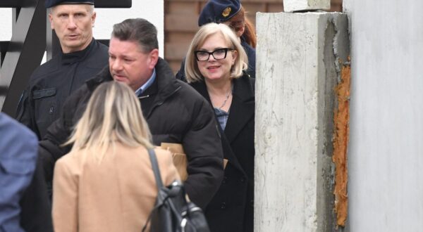 11.02.2025., Varazdin - Nakon pretresa kuce policija odvodi Barbaru Antolic Vuporu Photo: Vjeran Zganec Rogulja/PIXSELL