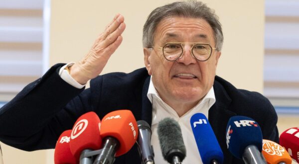 12.02.2025., Mostar - Konferencija za medije Zdravka Mamica na temu "Malo istine može napraviti puno dobroga" u Dvorani Princess Hotela Mepa. Photo: Denis Kapetanovic/PIXSELL