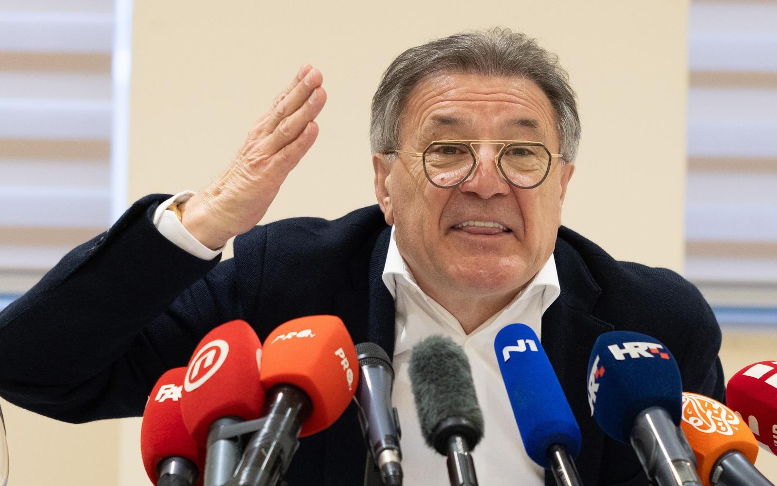 12.02.2025., Mostar - Konferencija za medije Zdravka Mamica na temu "Malo istine može napraviti puno dobroga" u Dvorani Princess Hotela Mepa. Photo: Denis Kapetanovic/PIXSELL
