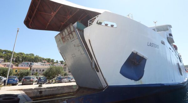 12.08.2024., Mali Losinj - U padu ulazne rampe trajekta Lastovo u trajektnom pristanistu u Malom Losinju trojica mornara Jadrolinije su poginula, a jedan je tesko ozlijedjen. Photo: Nel Pavletic/PIXSELL