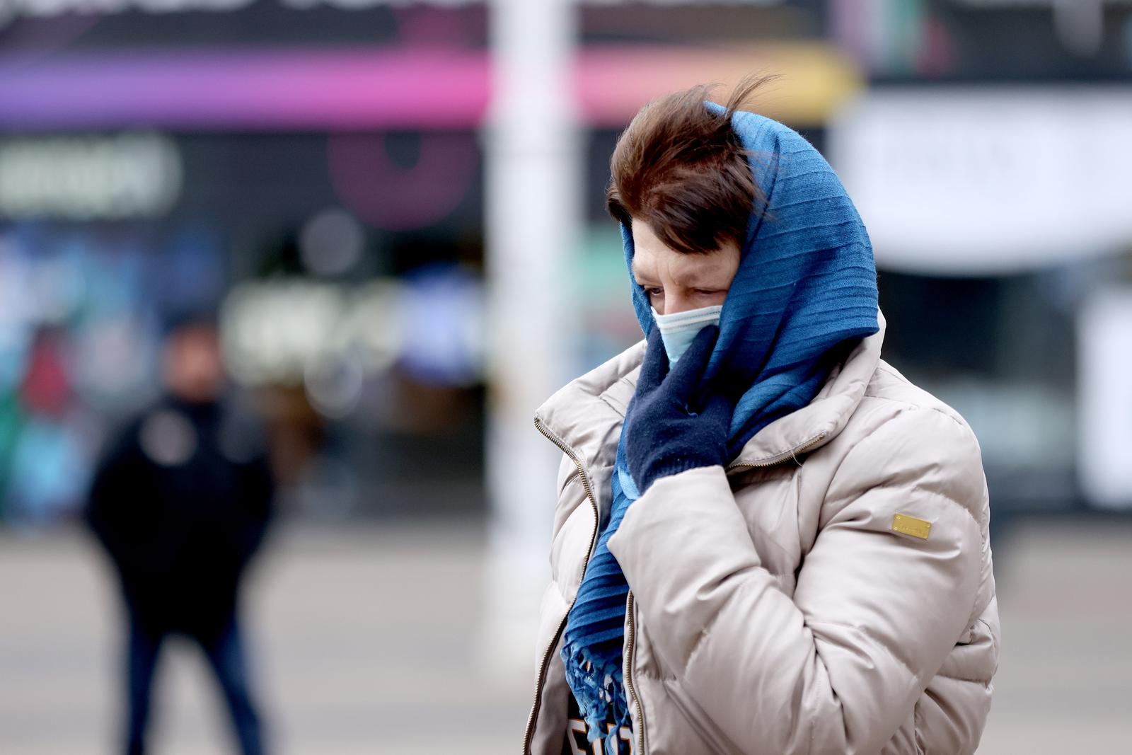 13.01.2025., Zagreb - Temperatura ispod nule i sjeveroistocni vjetar rashladili su grad i natjerali prolaznike na toplo odijevanje. Photo: Patrik Macek/PIXSELL