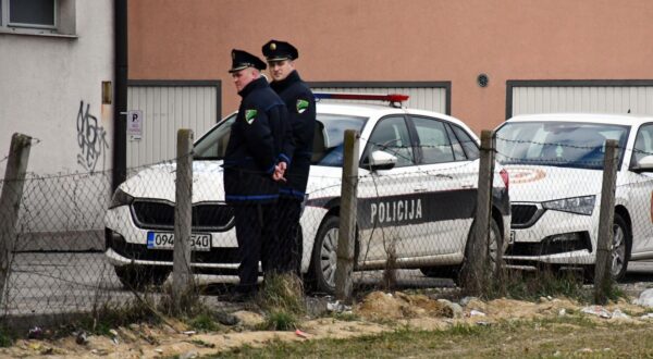 13.02.2025., Kalesija - Dvostruko ubojstvo u obiteljskom stanu u Kalesiji. Muskarac ubio suprugu (37) i sina (13). Photo: Ivica Galovic/PIXSELL