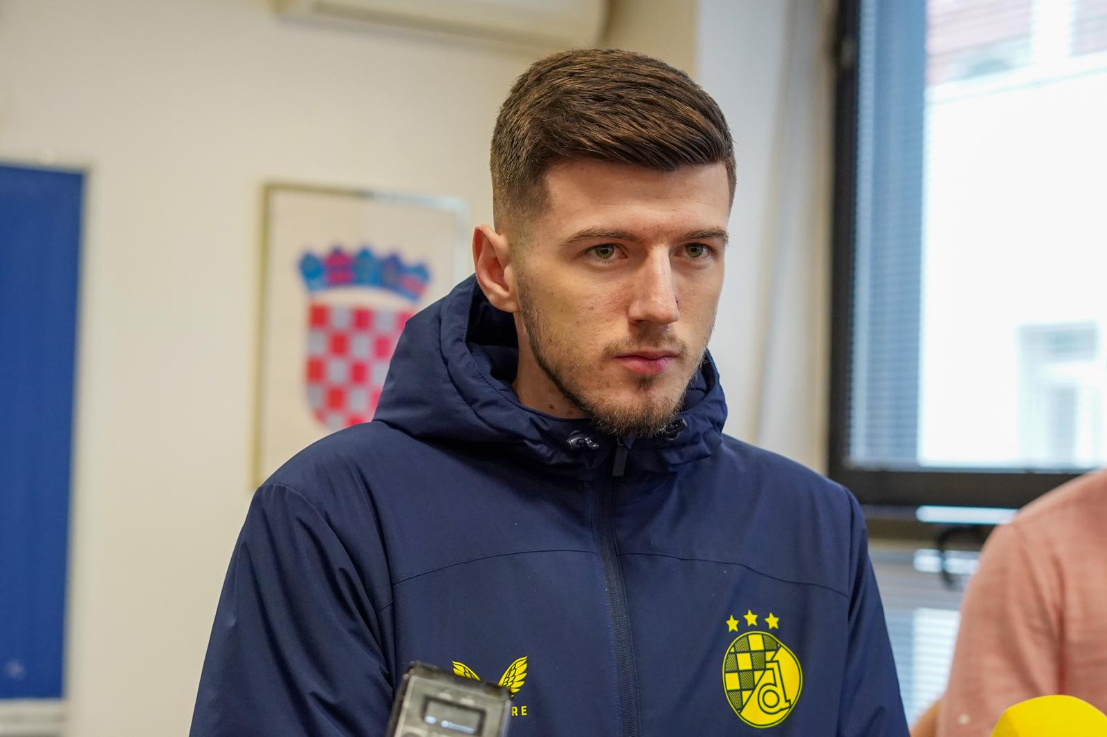 13.12.2024., Zagreb - Organizatori Dubrava kupa 2024., predstavnici GNK Dinamo Zagreb i predsjednica Kluba roditelja nedonoščadi "Palčići" Željka Vučko uručili su predstavnicima Zavoda za neonatologiju tri CW Waveguard kapice, 32 kanala za intenzivno praćenje funkcije mozga. Photo: Patricija Flikac/PIXSELL