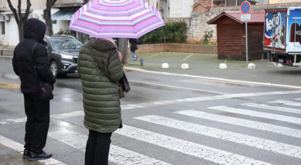 14.02.2025., Sibenik -Kisno jutro u Sibeniku. Photo: Dusko Jaramaz/PIXSELL