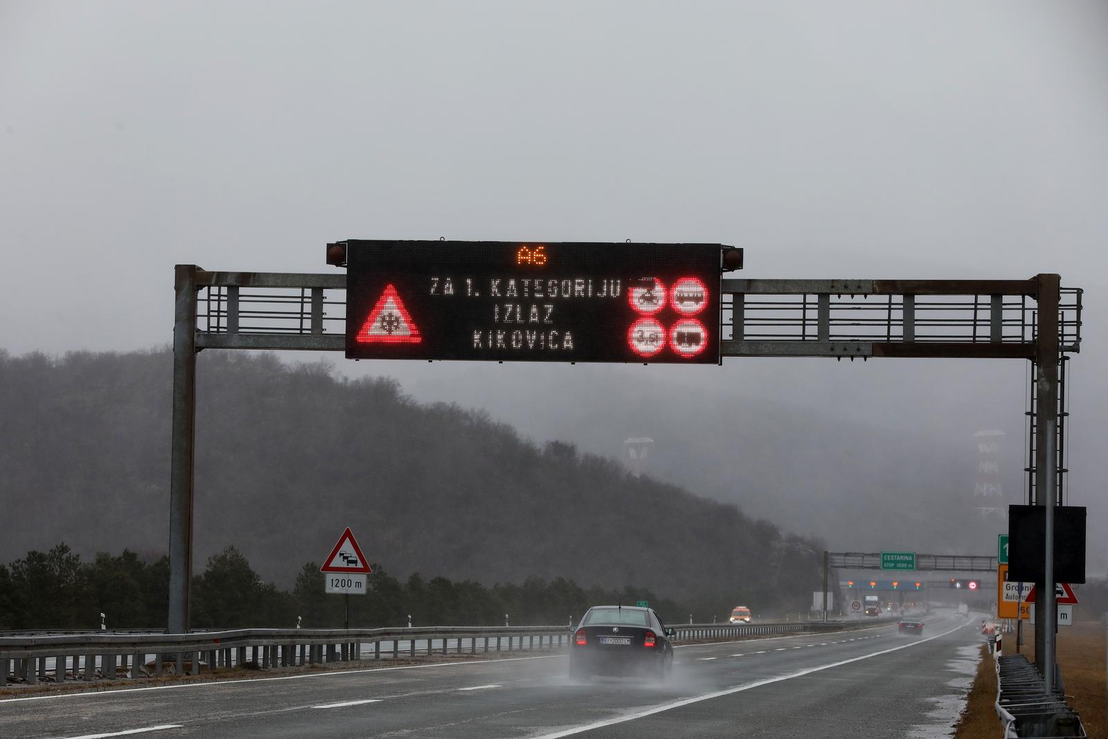 14.02.2025., Delnice - Snijeg i jak vjetar otezavaju promet kroz Gorski kotar.
Photo: Goran Kovacic/PIXSELL Photo: Goran Kovacic/PIXSELL