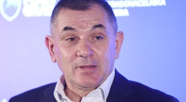 15.01.2025., Zagreb - Caffe Bar Mr. Fogg. Predsjednik stranke Plavi Grad i kandidat za gradonacelnika Ivica Lovric odrzao je konferenciju za medije na kojoj je prezentirao najvaznije dijelove programa za bolji i funkcionalniji Zagreb te je govorio o aktualnoj prometnoj situaciji u metropoli. Photo: Sanjin Strukic/PIXSELL