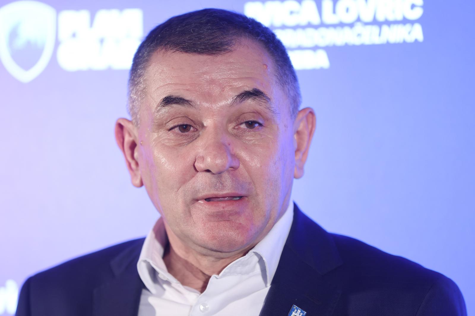 15.01.2025., Zagreb - Caffe Bar Mr. Fogg. Predsjednik stranke Plavi Grad i kandidat za gradonacelnika Ivica Lovric odrzao je konferenciju za medije na kojoj je prezentirao najvaznije dijelove programa za bolji i funkcionalniji Zagreb te je govorio o aktualnoj prometnoj situaciji u metropoli. Photo: Sanjin Strukic/PIXSELL