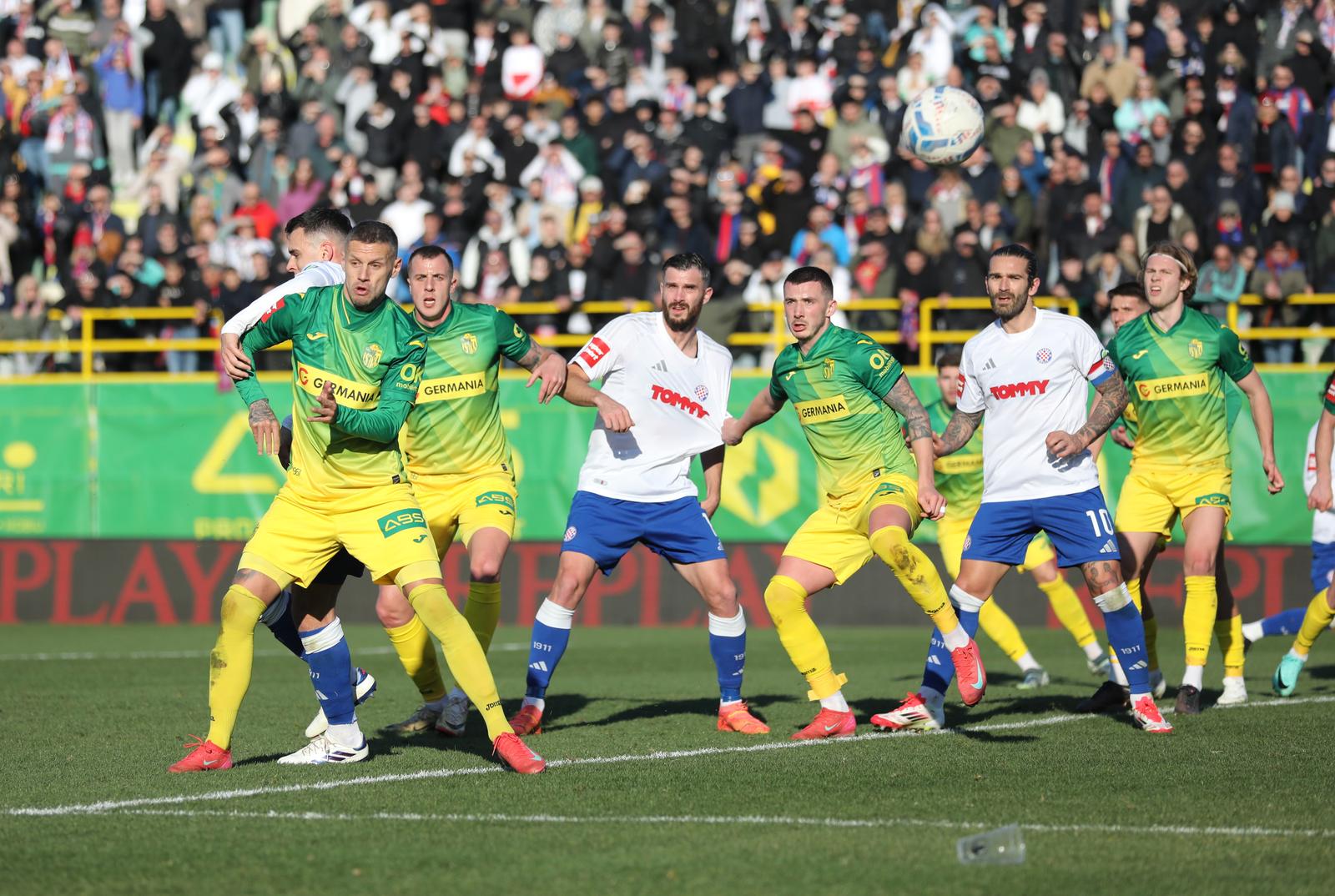15.02.2025., stadion Aldo Drosina, Pula - SuperSport HNL, 22. kolo, NK Istra 1961 - HNK Hajduk. Josip Elez, Dario Maresic, Marko Livaja Photo: Sasa Miljevic/PIXSELL