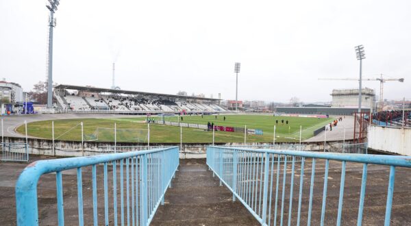 Zagreb - Stadion u Kranjcevicevoj ulici, Zagreb - SuperSport HNL, 17. kolo, NK Lokomotiva - GNK Dinamo. Danasnja utakmica Lokomotive i Dinama trebala bi biti zadnja koju su gradski suparnici odigrali na stadionu u Kranjcevicevoj kakav je trenutacno danas. Sljedeci susret Lokomotive kao domacina Dinamu trebao bi se igrati 17. svibnja, a do tada bi se vec trebao srusiti stari stadion i poceti graditi novi. Lokomotiva je s Dinamom dogovorila da ce svoje prvoligaske utakmice od 1. ozujka 2025. godine do kraja aktualne sezone igrati takodjer na Maksimiru. Novi stadion u Kranjcevicevoj trebao bi biti gotov u jesen 2026. godine.  Photo: Goran Stanzl/PIXSELL