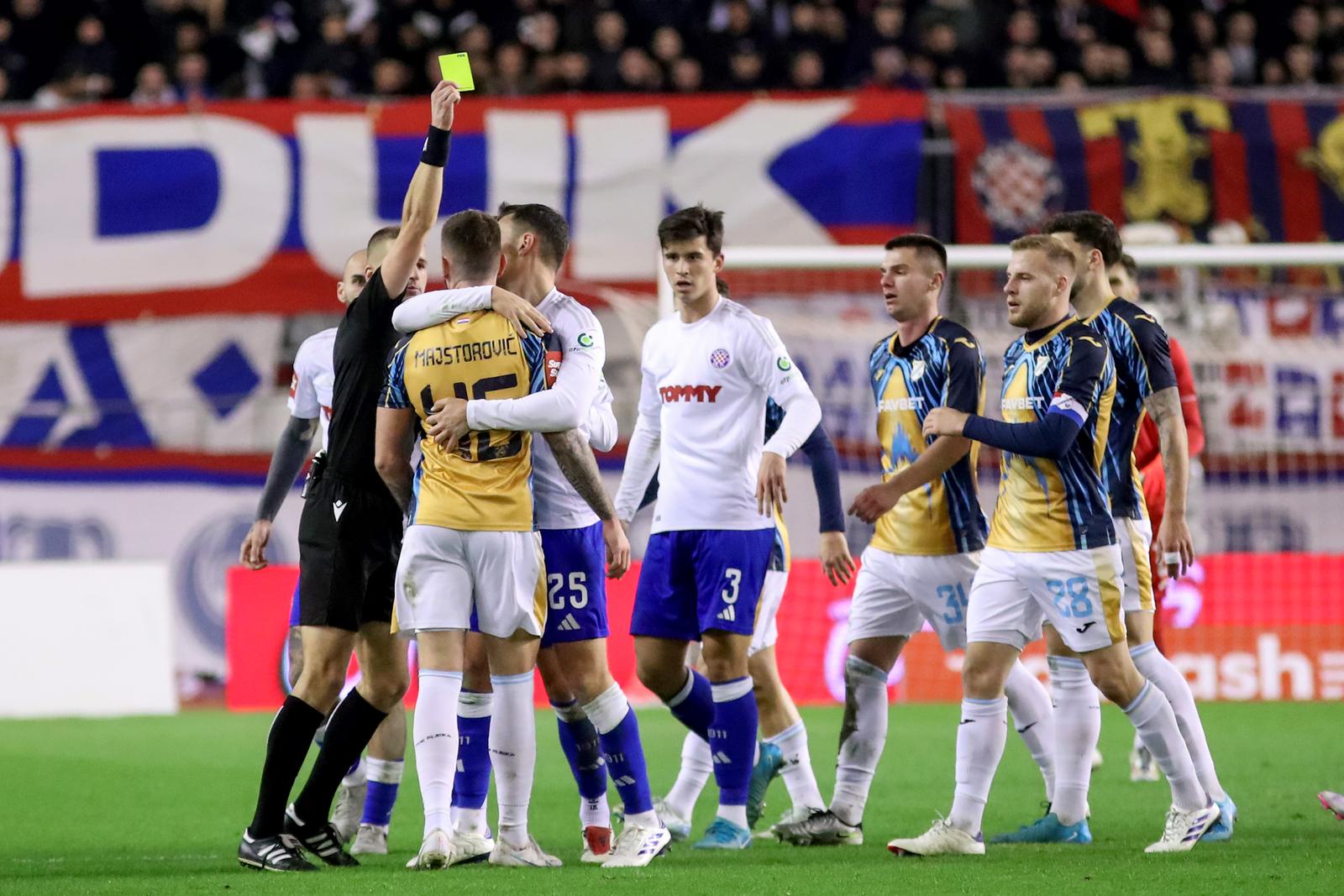 15.12.2024., stadion Poljud, Split - SuperSport HNL, 17. kolo, HNK Hajduk - HNK Rijeka. Suda Mateo Erceg pokazuje zuti karton nogometasu Rijeke Anti Majstorovicu. Mateo Erceg, Ante Majstorovic, Filip Uremovic Photo: Sime Zelic/PIXSELL