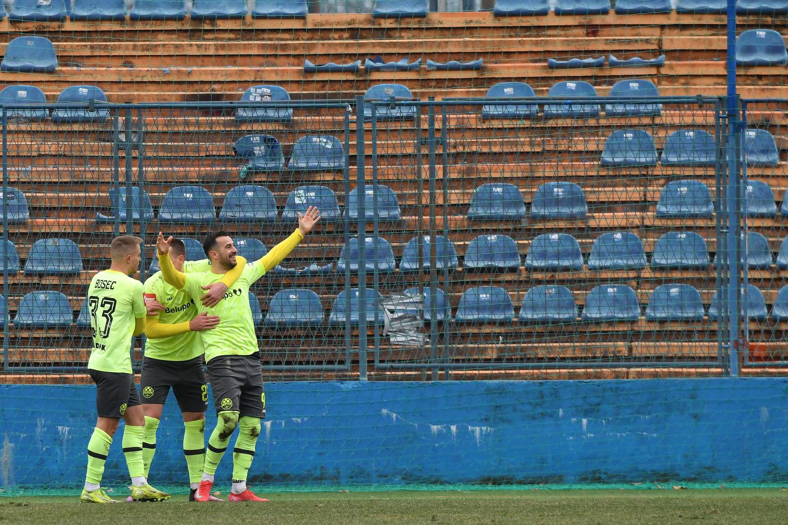 16.02.2025., Stadion Varteks, Varazdin- SuperSport HNL, 22. kolo, NK Varazdin - NK Slaven Belupo. Antonio Bosec, Ilija Nestorovski Photo: Vjeran Zganec Rogulja/PIXSELL