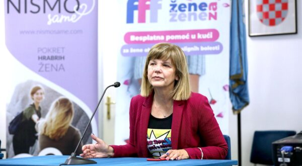 20.09.2021., Zagreb - Udruga zena oboljelih i lijecenih od raka NISMO SAME organizirala je u prostoru Tribine Grada Zagreba okrugli stol na temu potpore osobama koje se lijece od malignih bolesti kroz projekt “Nisi sama - ides s nama!".rPhoto: Patrik Macek/PIXSELL