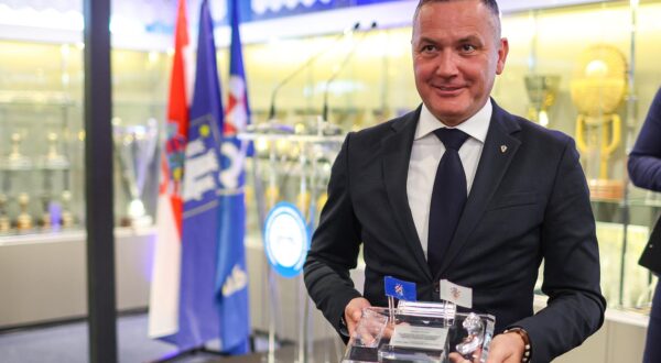 21.02.2025., stadion Maksimir, Zagreb - Predstavljanje Sporazuma o uklanjanju postojeceg i izgradnji novog Gradskog stadiona Maksimir izmedju Vlade Republike Hrvatske i Grada Zagreba kojem su prisustvovali predsjednik GNK Dinamo Zagreb Velimir Zajec, predsjednik Hrvatskog nogometnog saveza Marijan Kustic, zamjenik gradonacelnika Grada Zagreba Luka Korlaet, ministar turizma i sporta Tonci Glavina, drzavni tajnik u Ministarstvu turizma i sporta Josip Pavic, potpredsjednik Vlade i ministra prostornoga uredjenja, graditeljstva i drzavne imovine Branko Bacic, koji je odrzao i prezentaciju o projektu, gradonacelnik Grada Zagreba Tomislav Tomasevic te predsjednik Vlade Andrej Plenkovic. Photo: Goran Stanzl/PIXSELL