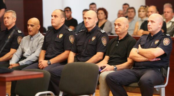 21.09.2016., Split - Na splitskom Zupanijskom sudu jutros je odrzano rociste u slucaju Lora 2 u kojem se petoricu optuzenika tereti za ratni zlocin nad zarobljenicima u vojnom zatvoru Lora 1992 godine. Emilio Bungur i Tomislav Duic. Photo: Ivo Cagalj/PIXSELL