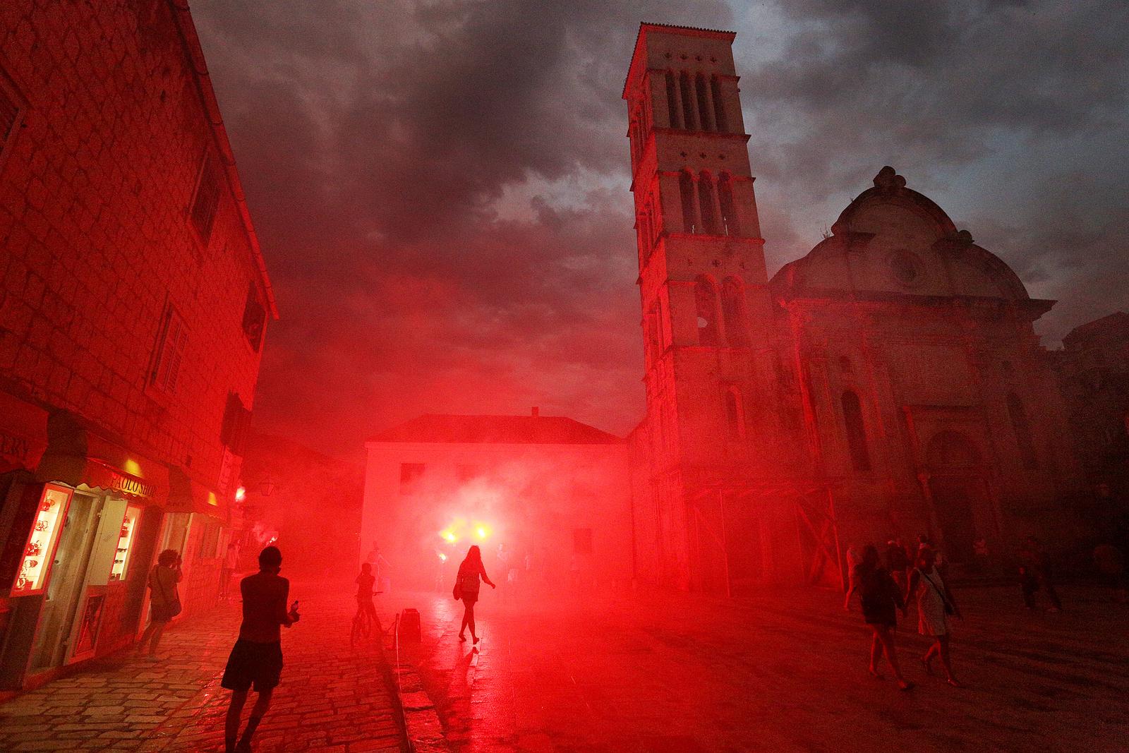 23.08.2014., Hvar - Hvarska katedrala na trgu Sv. Stjepana obasjana svjetlom baklji.rPhoto: Borna Filic/PIXSELL