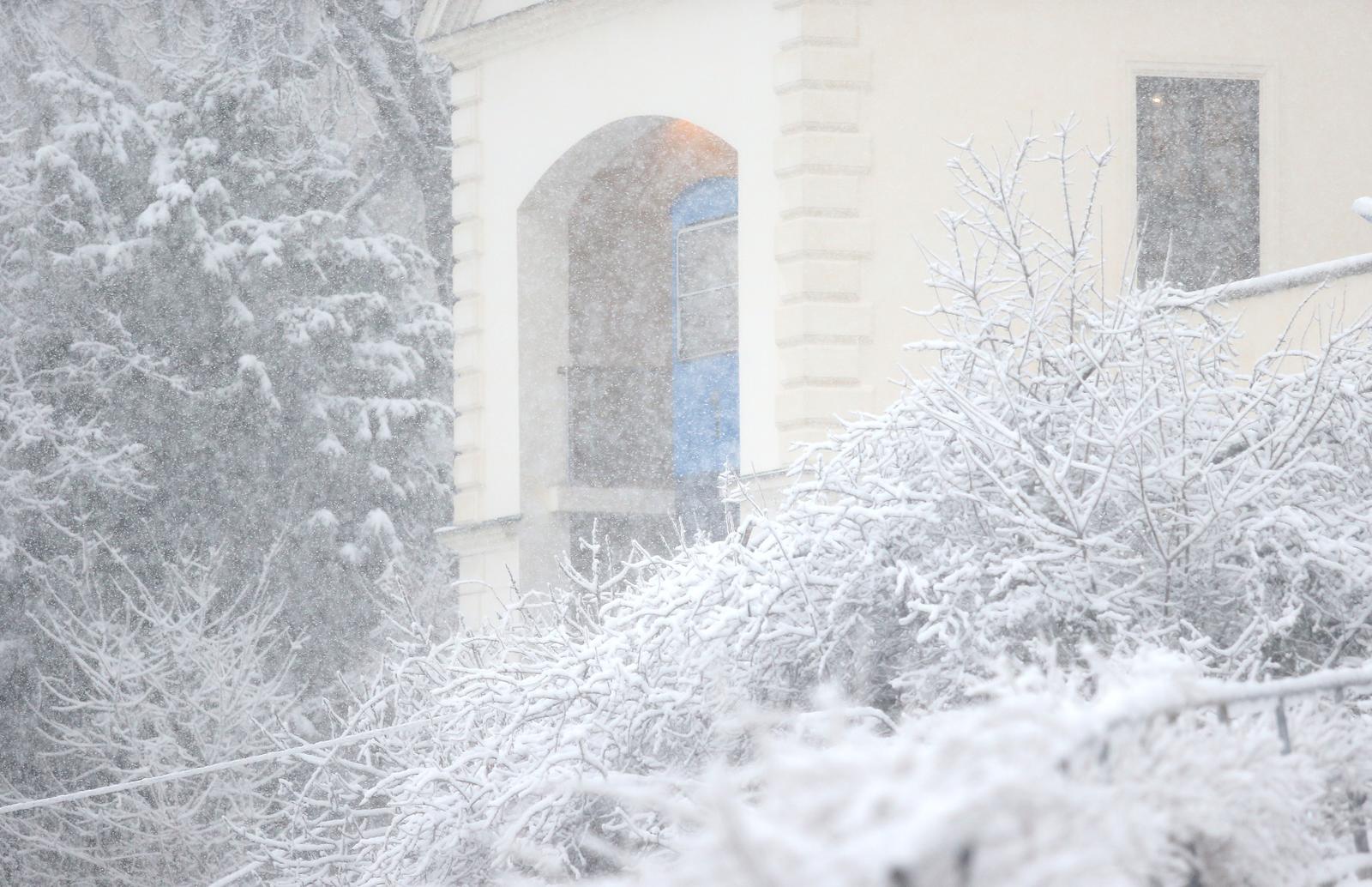 24.01.2014., Zagreb - Prvi ovogodisnji snijeg zabijelio je centar grada Zagreba."nPhoto: Sanjin Strukic/PIXSELL