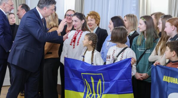 Andrej Plenković s ukrajinskom djecom