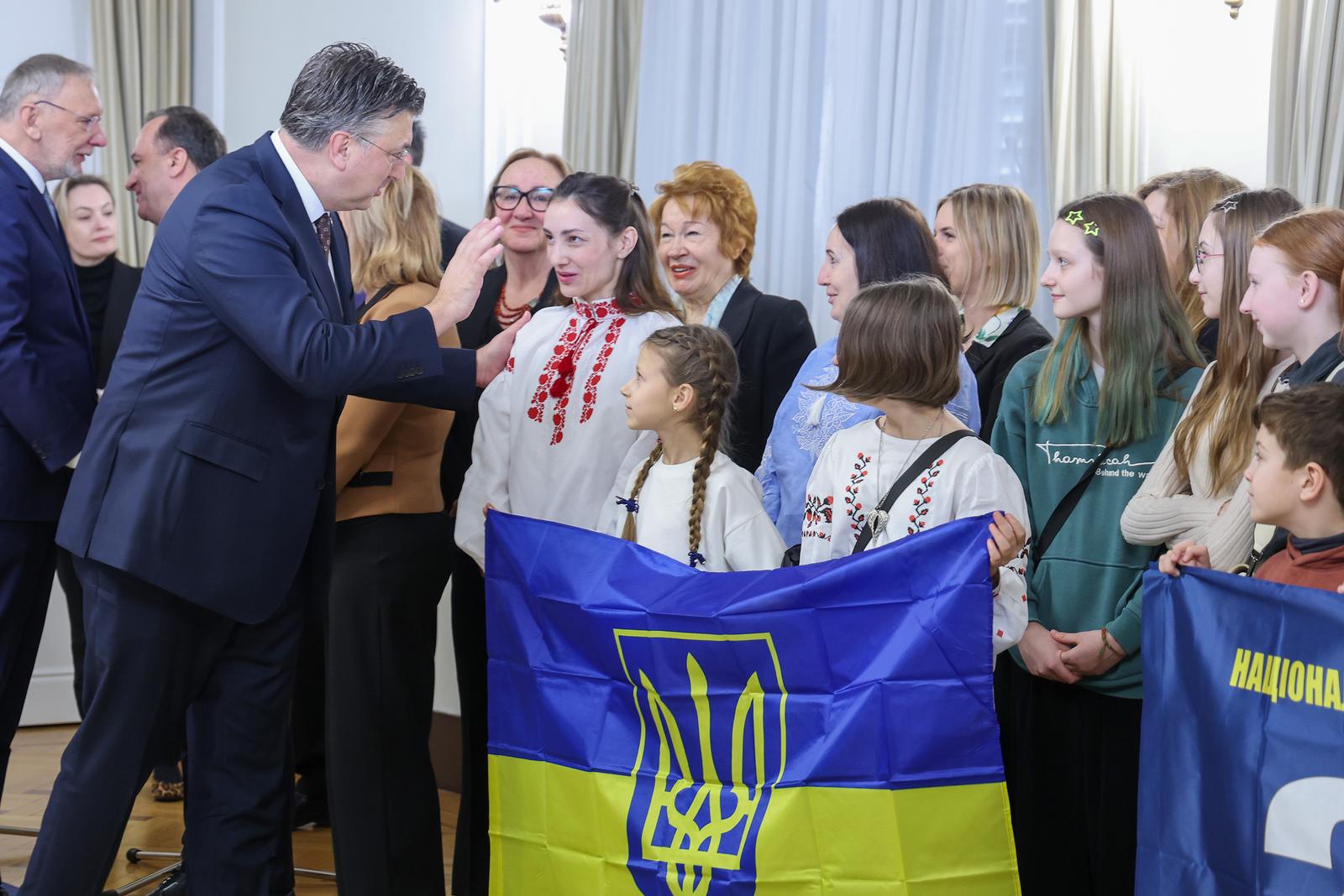 Andrej Plenković s ukrajinskom djecom