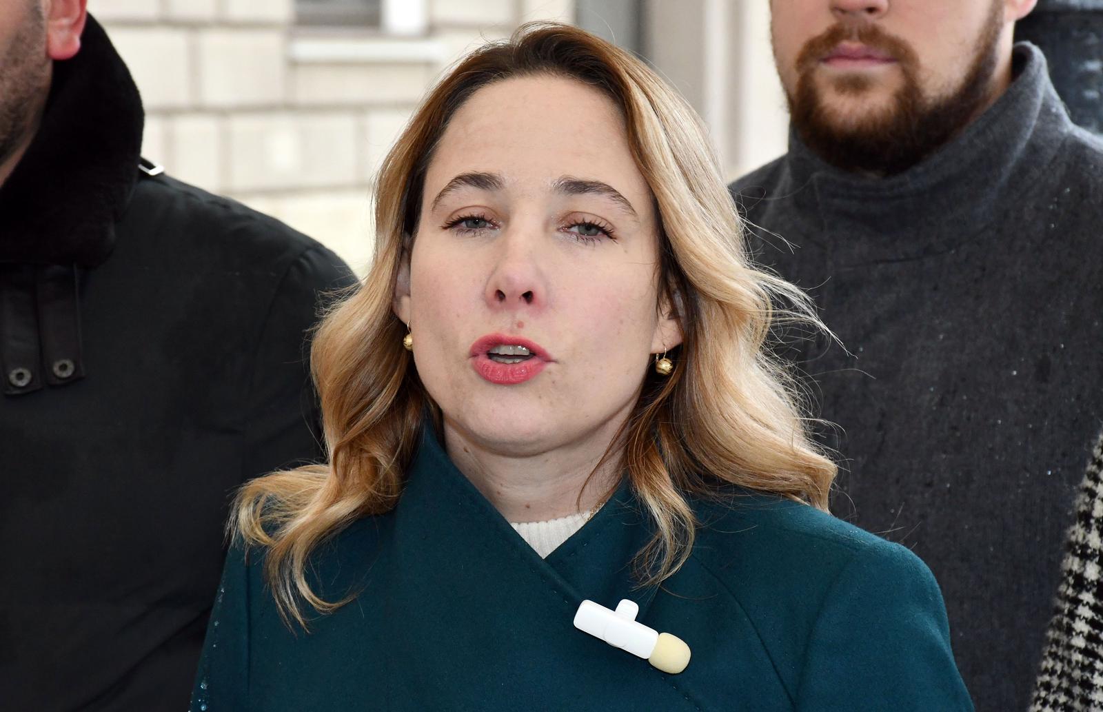 24.12.2024., Slavonski Brod - Kandidatkinja za predsjednicu Republike Hrvatske Marija Selak Raspudic odrzala je konferenciju za medije s temom iseljavanja mladih. Na konferenciji su se novinarima obratiti i mladi koji su odselili iz Republike Hrvatske, kao i oni koji su se u domovinu vratili iz inozemstva. Photo: Ivica Galovic/PIXSELL