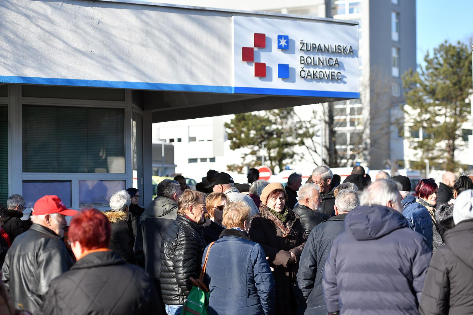 25.01.2025., Cakovec - Stotinjak gradjana spontano se okupilo ispred Zupanijske bolnice Cakovec. Photo: Vjeran Zganec Rogulja/PIXSELL