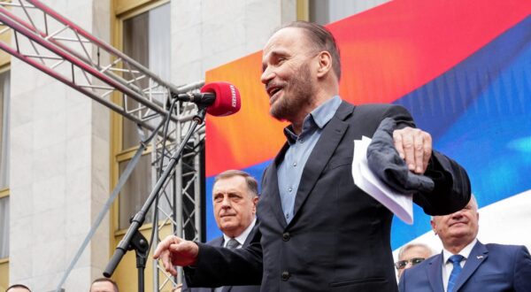 26.02.2025., Banja Luka, Bosna i Hercegovina - Na platou kod Narodne skupstine Republike Srpske odrzan je skup podrske Miloradu Dodiku nakon izricanja presude na Sudu BiH koji ga je proglasio krivim. odvjetnik Anto Nobilo Photo: Dejan Rakita/PIXSELL