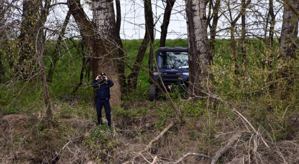 26.03.2024., Staraa Gradiska - Potpredsjednik Vlade i ministar unutarnjih poslova RH Davor Bozinovic obisao je drzavnu granicu i policijske sluzbenike koji rade na zastiti drzavne granice i suzbijanju nezakonitih migracija na podrucju Policijske uprave brodsko-posavske. Photo: Ivica Galovic/PIXSELL