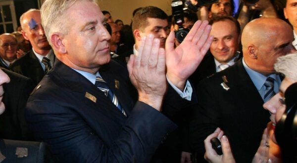 25.11.2007., Zagreb - Clanovi i simpatizeri HDZ-a izborne rezultate pratili su u izbornom stozeru koji je bio smjesten u muzeju Mimara. Ivo Sanader.rPhoto: Davor Puklavec/PIXSELL
